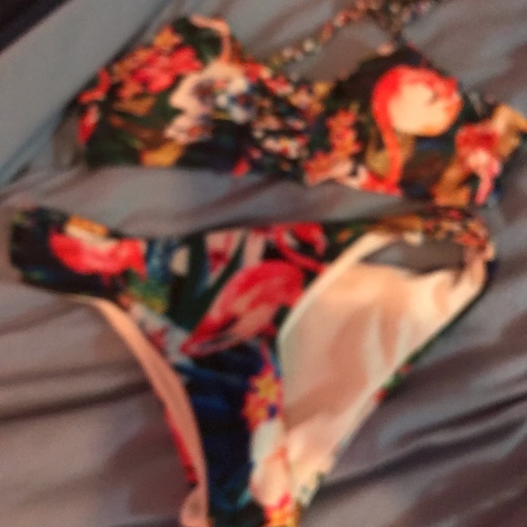 Bikini bundle - Picture 3 of 6